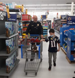 Somersworth Police Chief Kretschmar shops at Shop With a cop